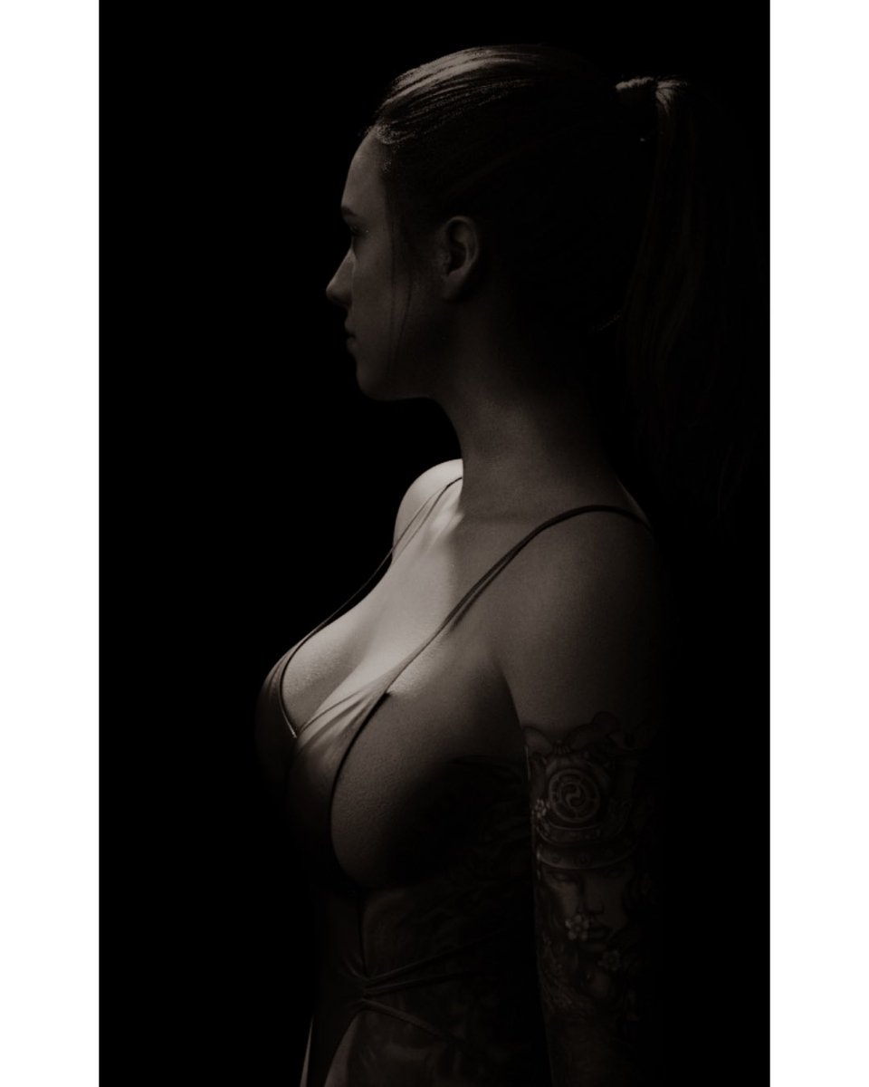 Enjoy THE BUNDLE 35 % DISCOUNT  Female Girl Naked Sexy Hot Big Tits Big Breast Render Perfect Body